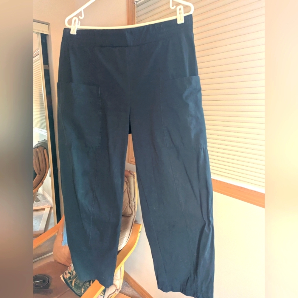 Smoking Lily Wren Pants, Black